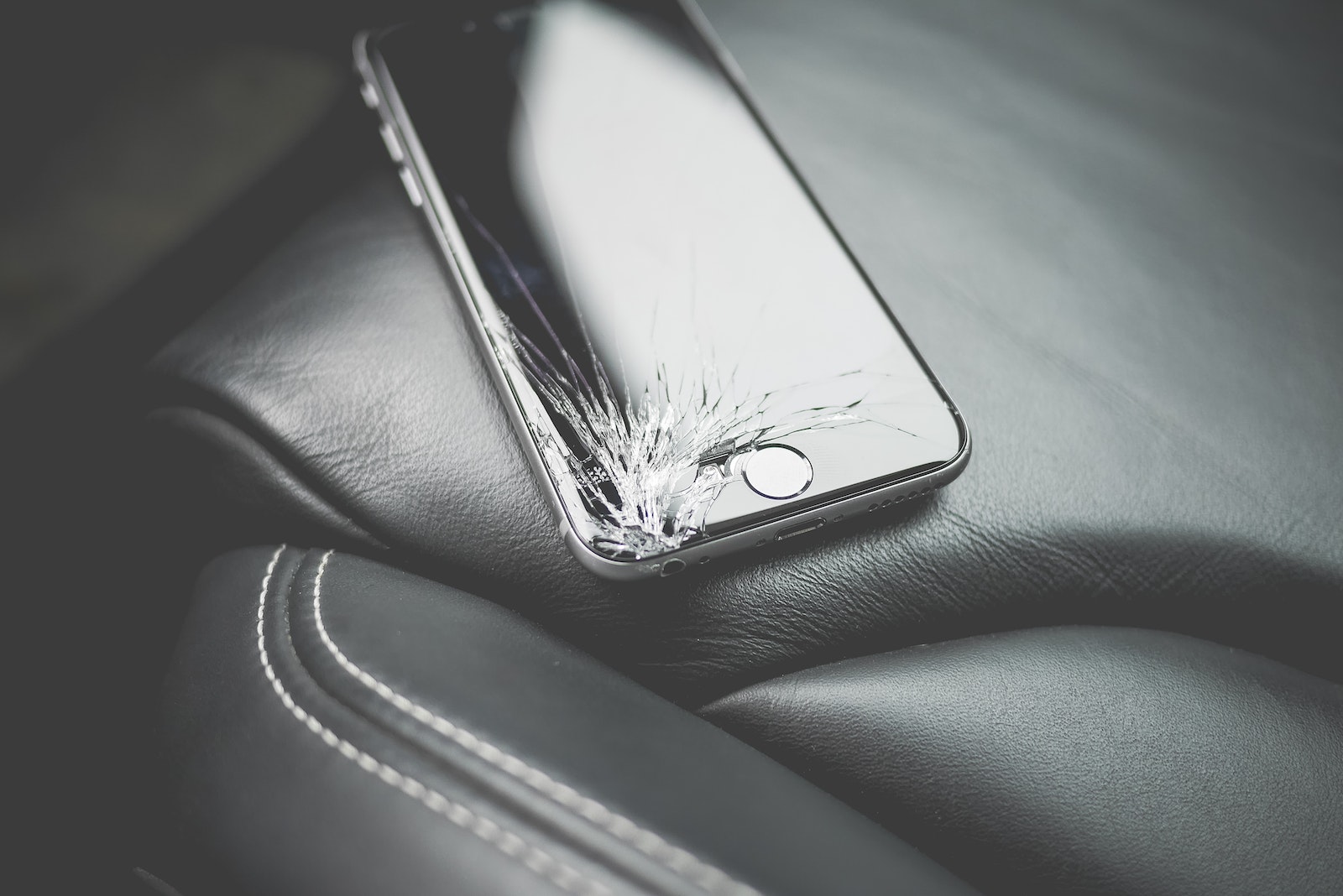 Photo by picjumbo.com Space Gray Iphone 6